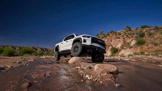 Una foto del cuarto delantero del Chevrolet Colorado ZR2 Bison